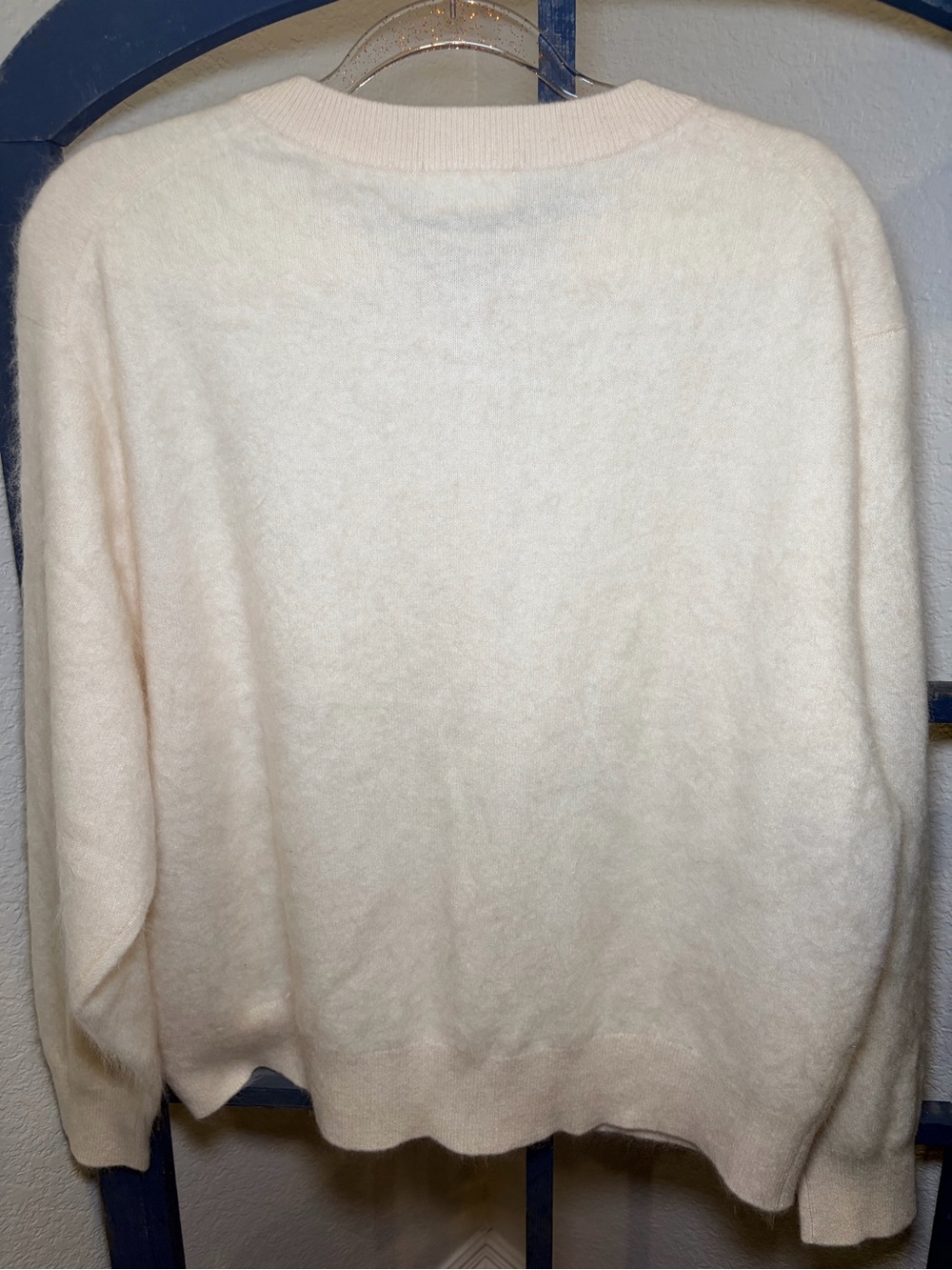Aritzia Women's Lg Relaxed Crew Cashmere Cardigan in light birch NWT - Picture 6 of 10